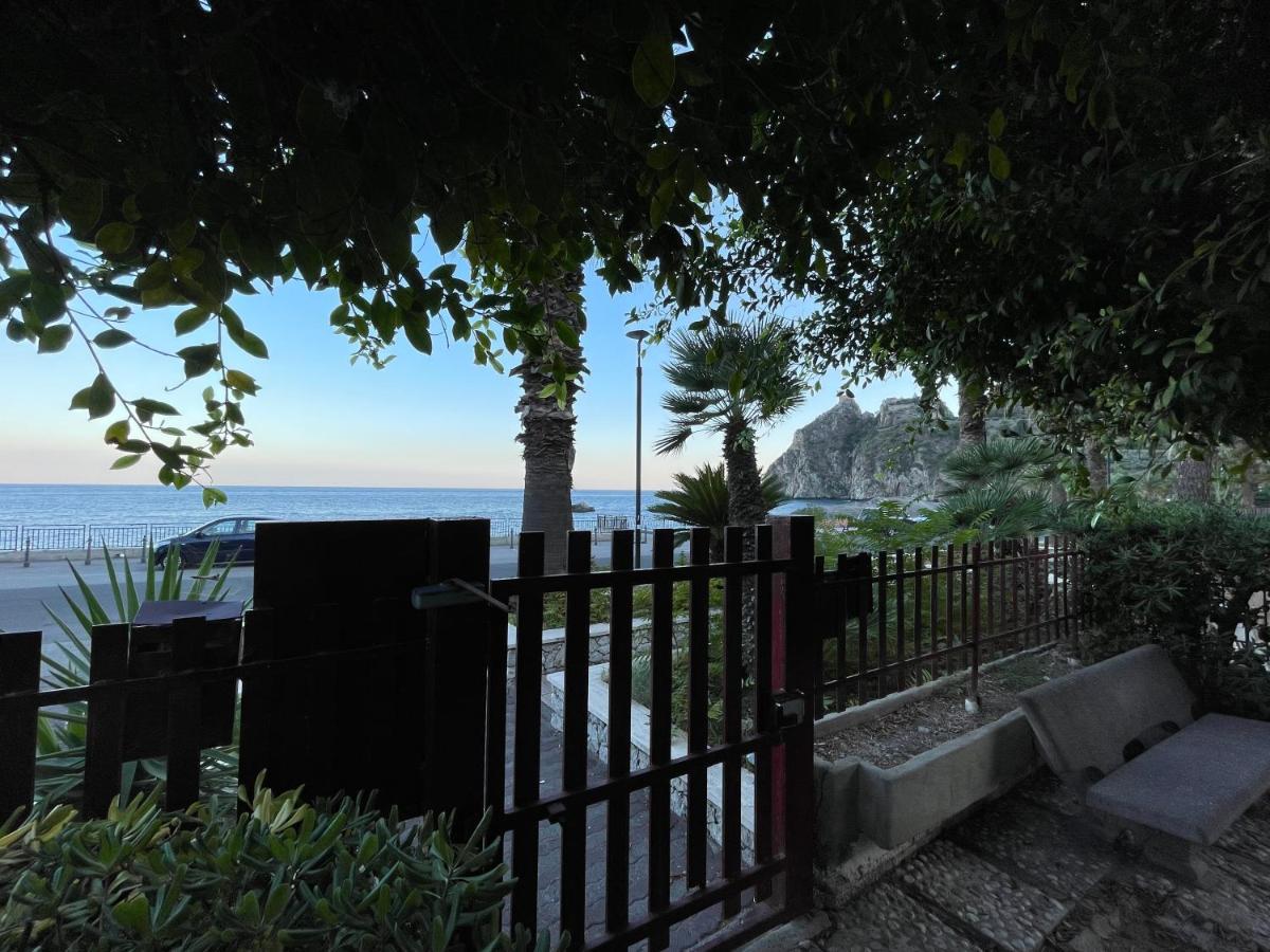 Incantevole Appartamento Taormina SantʼAlessio Siculo Buitenkant foto